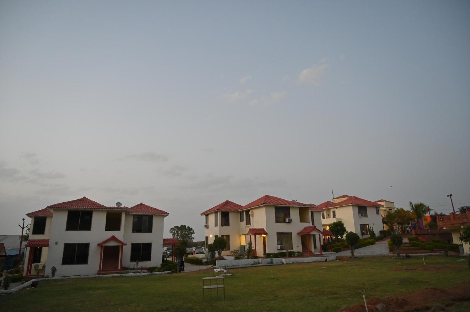 Orchha Club And Resort - Ocr المظهر الخارجي الصورة